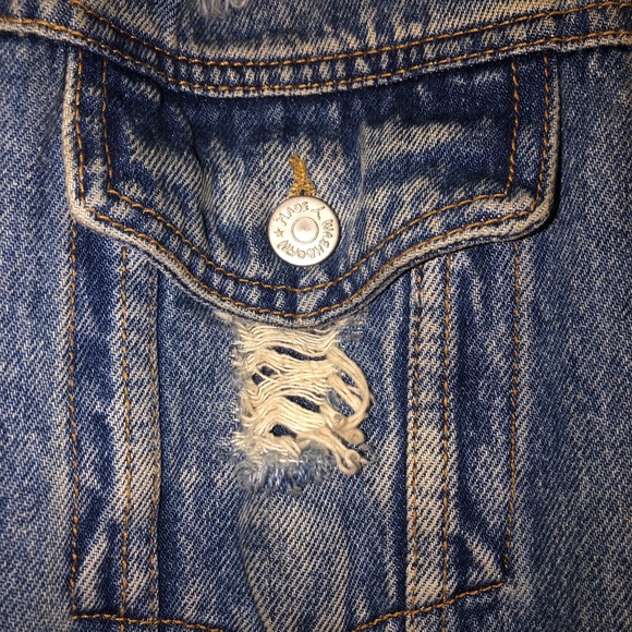 Distressed Denim vest from Urban Outfitters - Picture 2 of 3